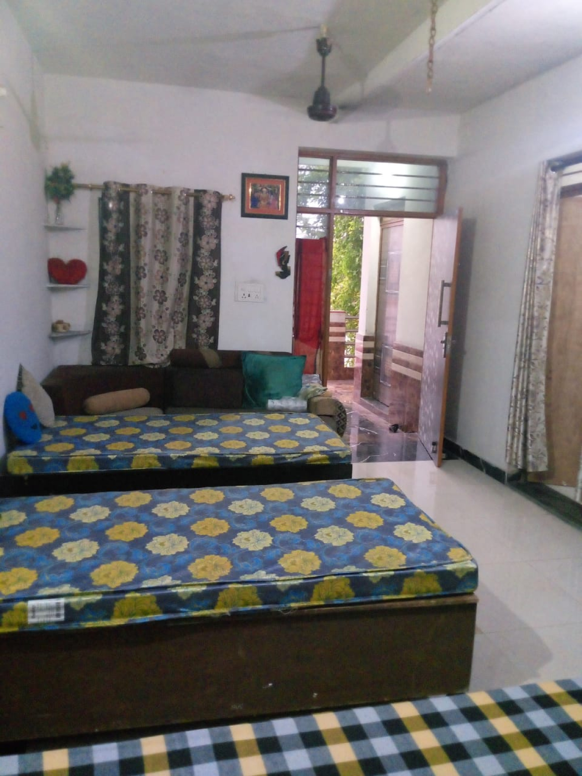 Renu girls pg in sector 8 faridabad pgchoice