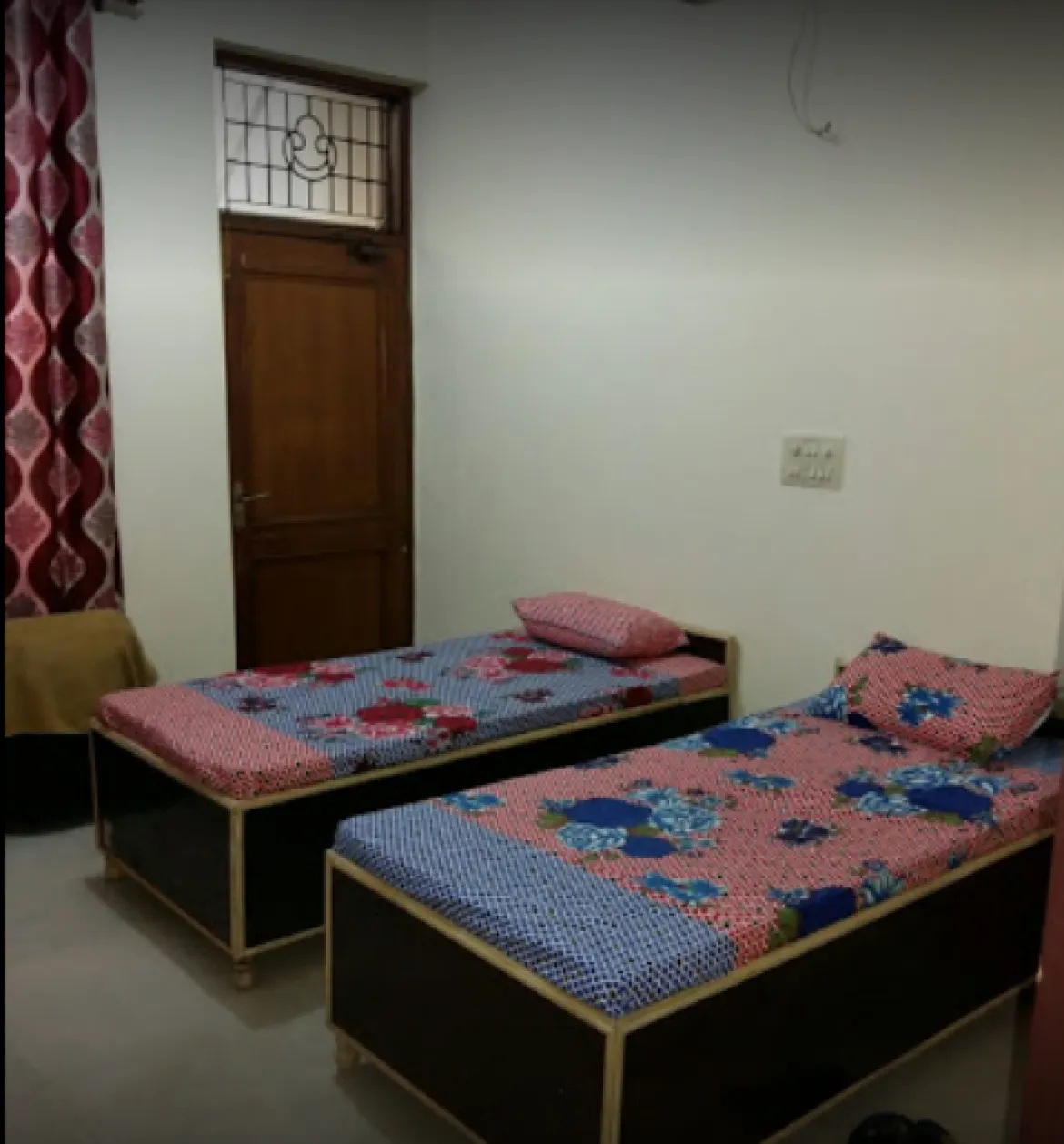 Durga PG for Girls near Prayag Hospital, Sector 41, Noida U.P