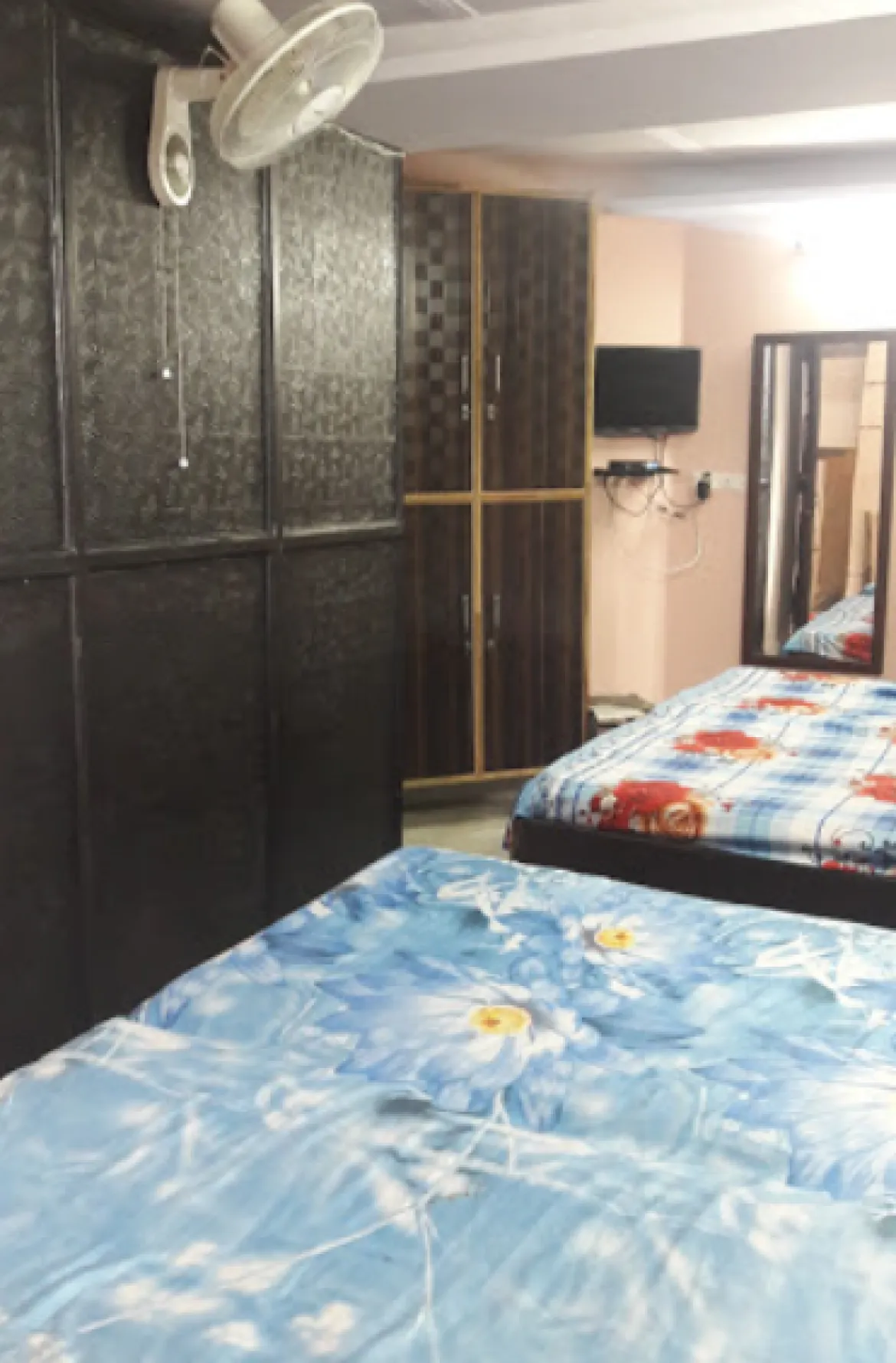 EVERGREEN PAYING GUEST for Boys  PG in Ramesh Nagar Delhi