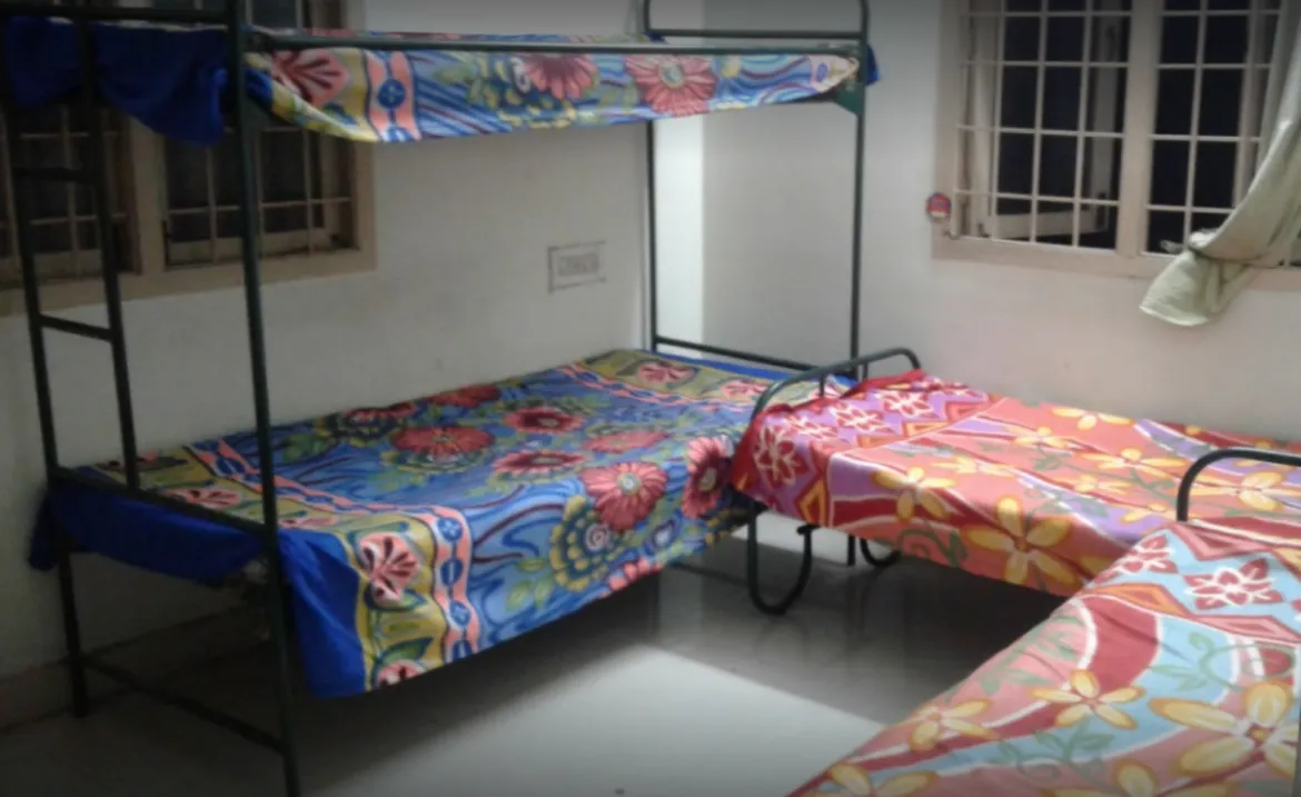 Nivetha Paying Guest For Working Women