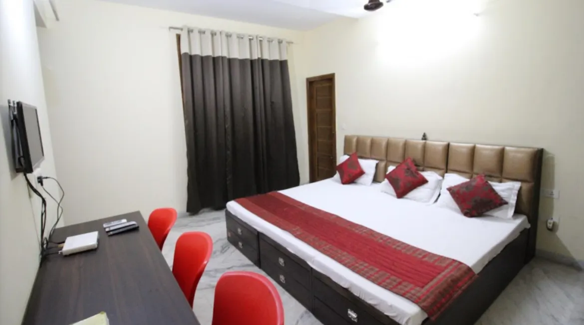 PG for Boys in Chandigarh - Sector 18 Aashray Home Stays