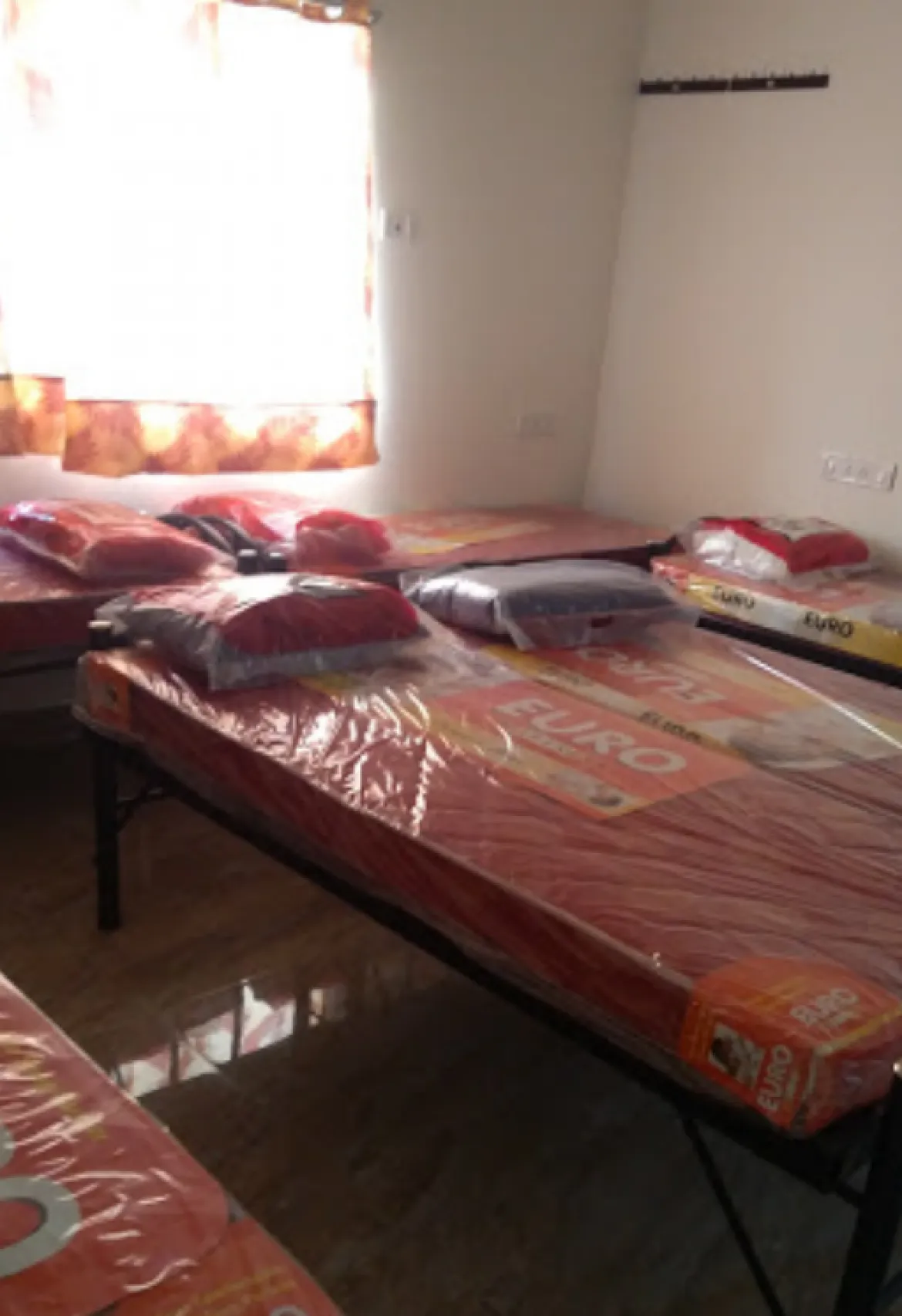 SUBBARAYAN HOSTEL BALAMURUGAN NAGAR 3rd STREET VELACHERY (GENTS PG).