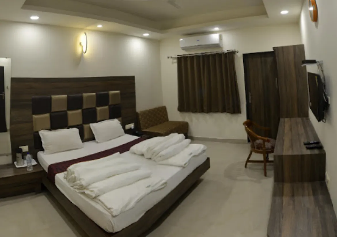 Smart Rooms By Hotel Shree Vatika in Bhopal, Madhya Pradesh