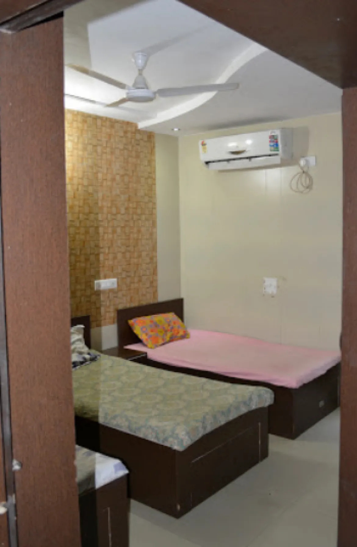 Sunny's pg & hostel in  Navrangpura, Ahmedabad, Gujarat