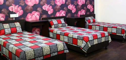 Boys & Girls PG near Fortis Hospital, Sector 62, Noida, Uttar Pradesh