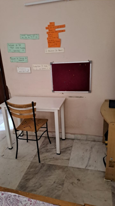 PG available for boys at Essel Towers, MG Road Metro station, Gurgaon