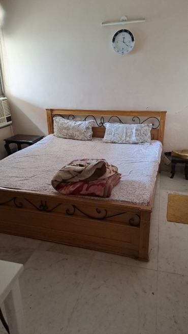 PG available for boys at Essel Towers, MG Road Metro station, Gurgaon