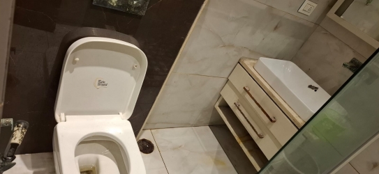 Single Luxury Room available with all Facilities near YMCA University