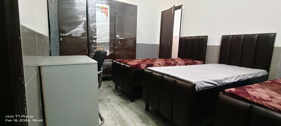 Girls PG Near Sector-16 metro Station, Noida