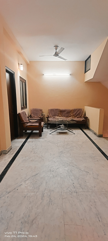 Girls PG Near Sector-16 metro Station, Noida