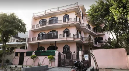 Nirmal Niwas Homely Paying Guest near Amity University Sector 44 Noida