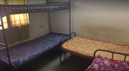 Nivetha Paying Guest For Working Women