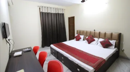 PG for Boys in Chandigarh - Sector 18 Aashray Home Stays