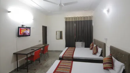 PG for Boys in Chandigarh - Sector 18 Aashray Home Stays
