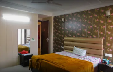 Pink PG Hostel in Kamla Nagar New Delhi