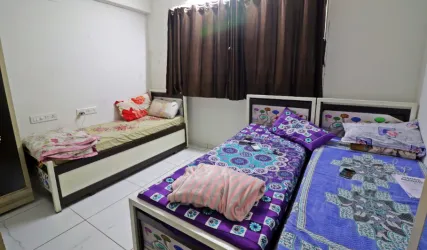 Saral girls p.g in Navrangpura,Ahmedabad,Gujarat