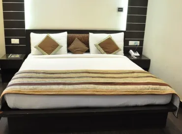 Sri Sri Residency Hotel Anand Vihar, Kaushambi, Ghaziabad, UP