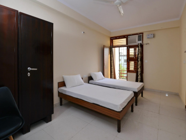 Look & Stay Pg for boys and Girls on sohna road sector 38, Gurgaon