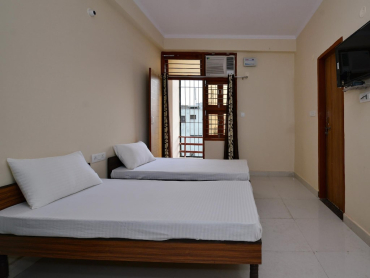 Look & Stay Pg for boys and Girls on sohna road sector 38, Gurgaon