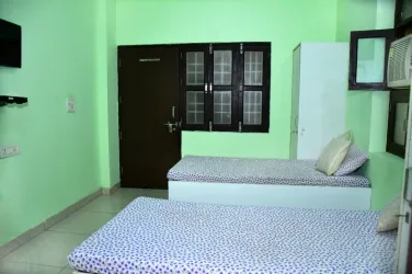 Arpit PG for boys in sector 44 Noida